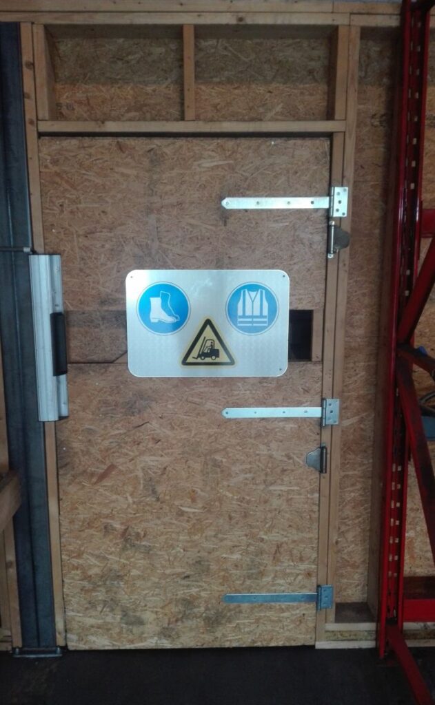 Chantier HLS Sud - Marquage & signalisation 8 Chantier HLS Sud - Marquage & signalisation
Panneau alu plat