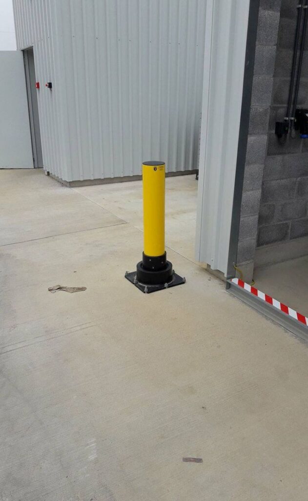 Chantier Radermecker 1 Chantier Radermecker
Poteau absorbeur contre les chocs