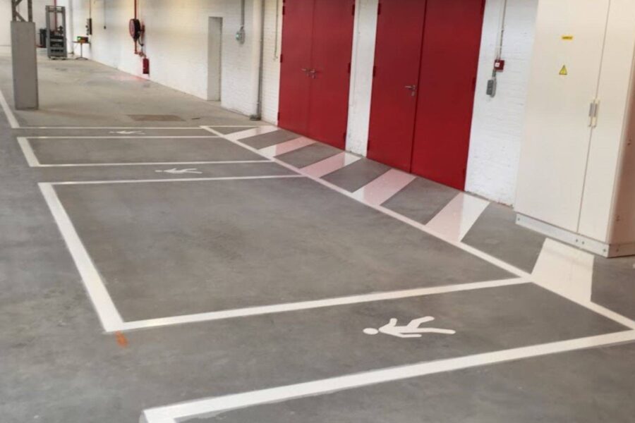 Couloirs piétons en polyuréthane blanc