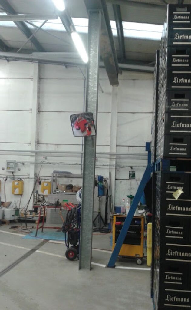 Installation de miroirs en milieu industriel 3 Installation de miroirs industriels sur site