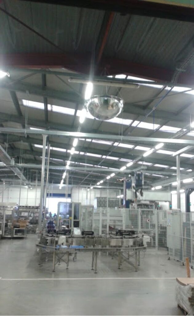 Installation de miroirs en milieu industriel 2 Installation de miroirs industriels sur site