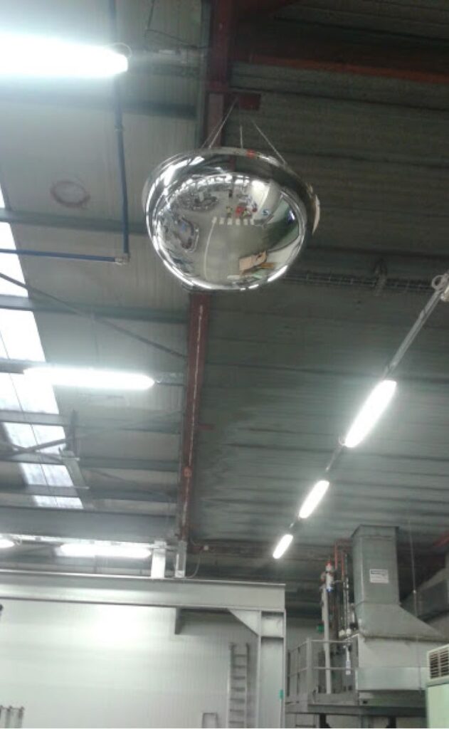 Installation de miroirs en milieu industriel 1 Installation de miroirs industriels sur site