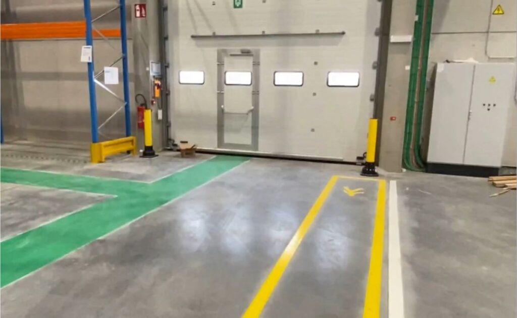 Chantier Dupont - Marquage au polyuréthane et protection SlowStop 3 Poteau de protection contre les chocs SlowStop