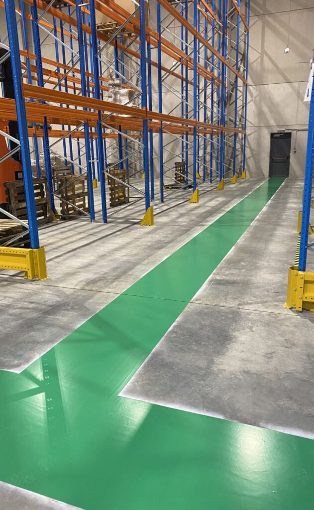 Chantier Dupont - Marquage au polyuréthane et protection SlowStop 1 Couloir d’évacuation en peinture polyuréthane verte
