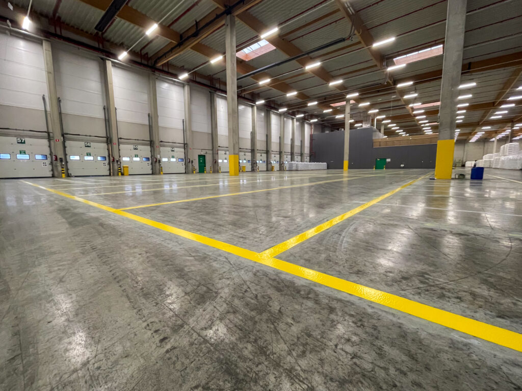 Un nouveau marquage au sol intérieur chez Jost 4 Marquage au sol intérieur en polyuréthane chez Jost