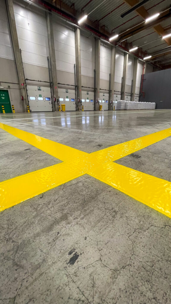 Un nouveau marquage au sol intérieur chez Jost 2 Marquage au sol intérieur en polyuréthane chez Jost
