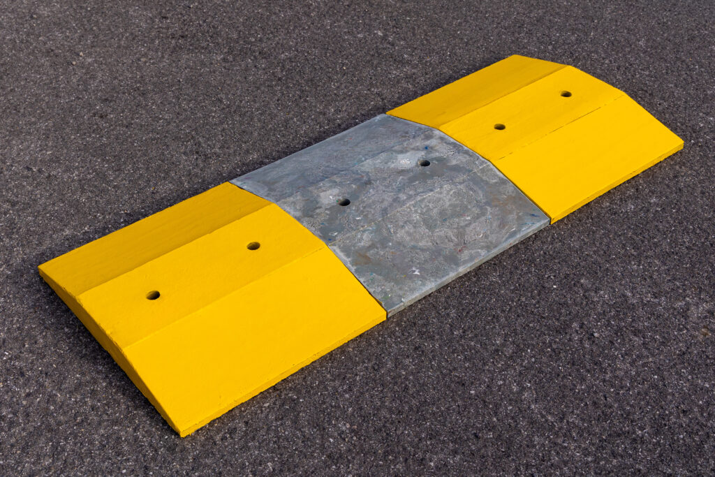 Le ralentisseur GreenBump valorise les déchêts de plastiques durs pour renforcer la sécurité sur les sites industriels 4 Ralentisseur GreenBump